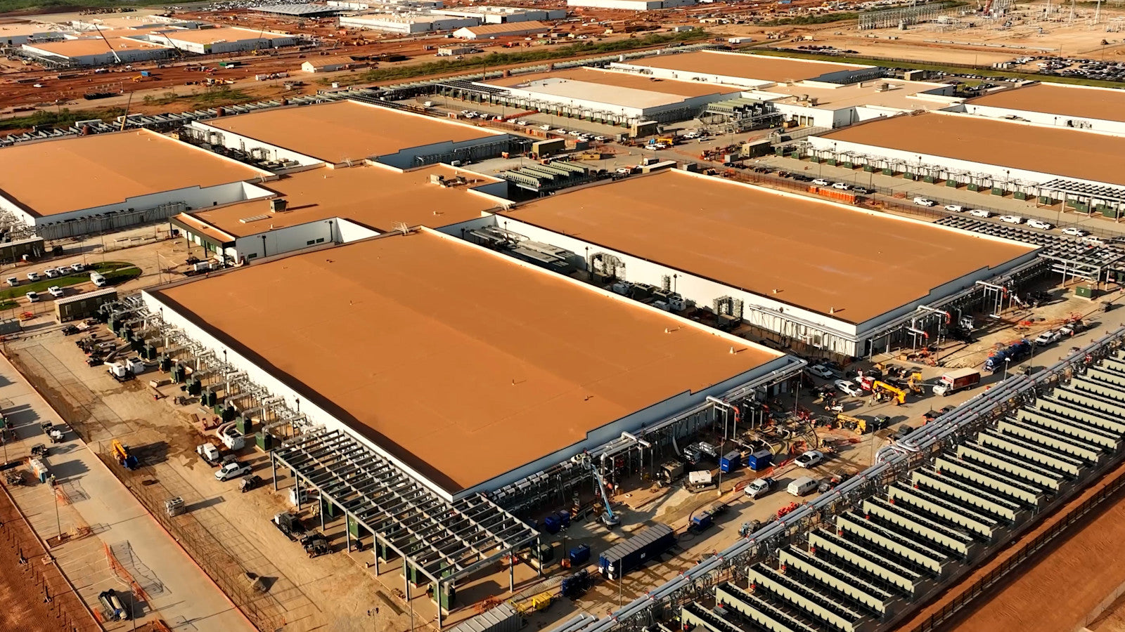 Tech Giants Invest Billions In Data Centers - grandgoldman.com