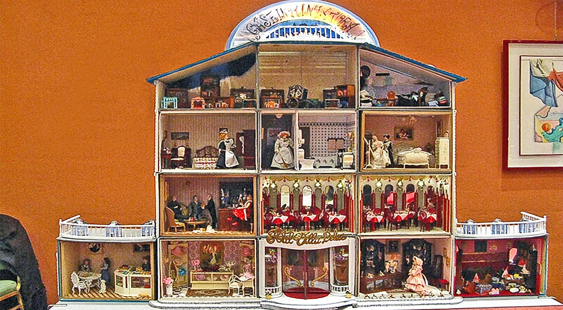Miniature Hotel: A Detailed DIY Dollhouse Project
