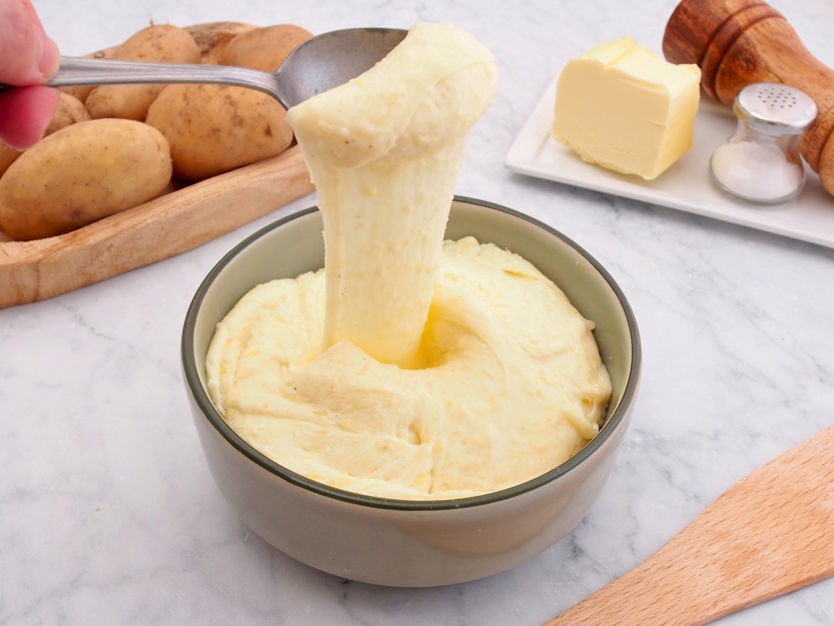 Aligot Recipe: Creamy French Mashed Potatoes with Cheese