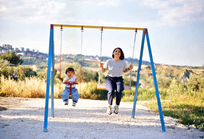 DIY Swing Glider: Build Your Own Garden Relaxation Spot