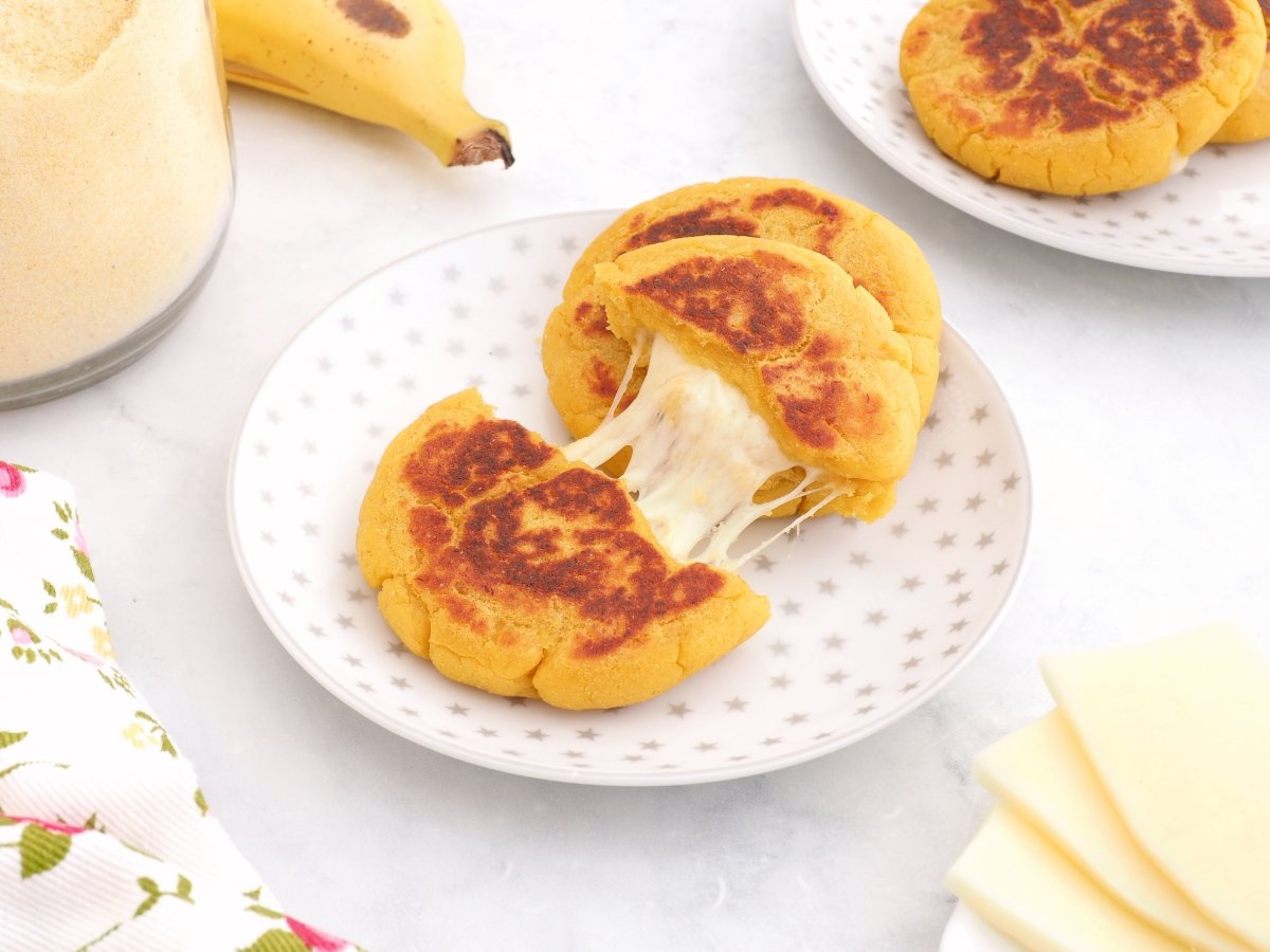 Arepas de Plátano Maduro: Sweet Cheese-Filled Venezuelan Treat