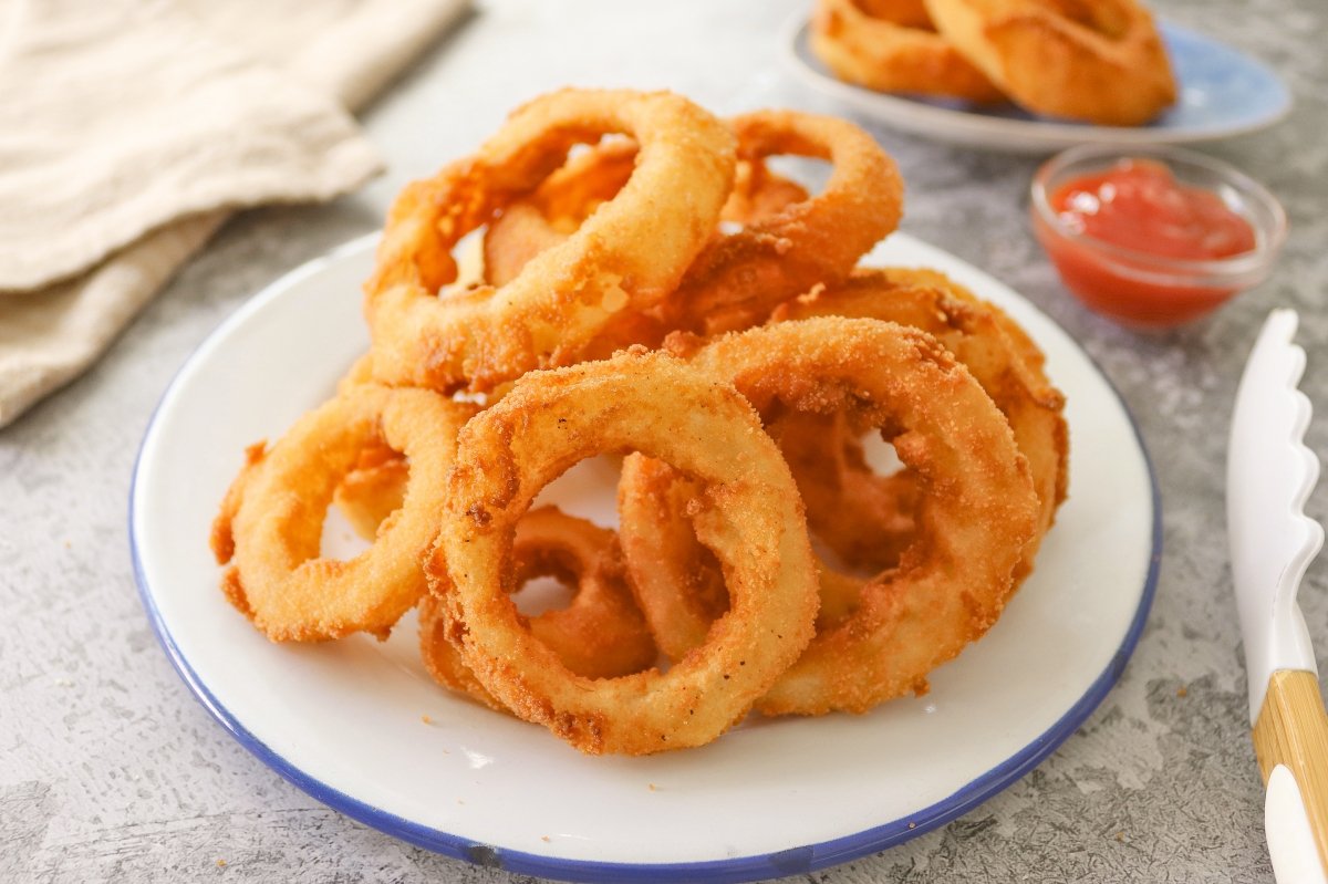 Crispy Onion Rings: Irresistible Golden Beer-Battered Bites (62)
