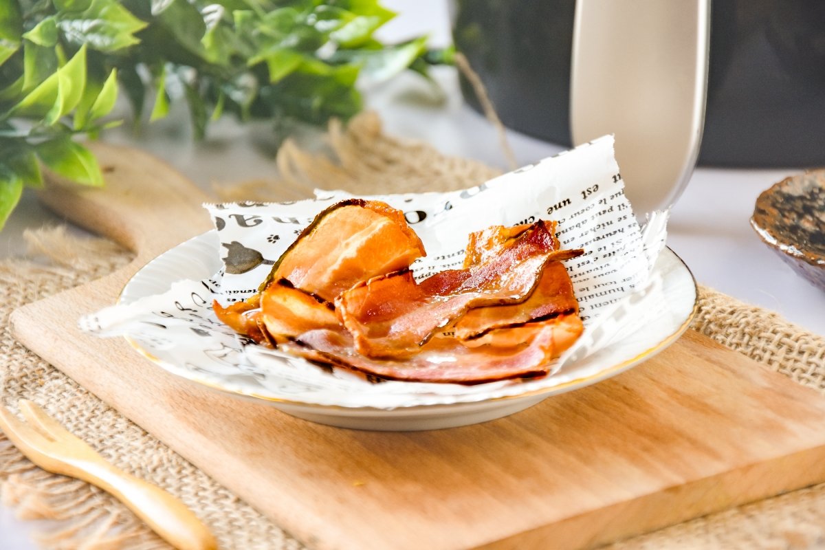 Air Fryer Bacon: Crispy Strips in 5 Minutes Flat

(52 characters)