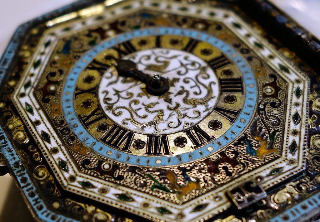 Private collection of pocket watches up for auction in the Balclis room - grandgoldman.com