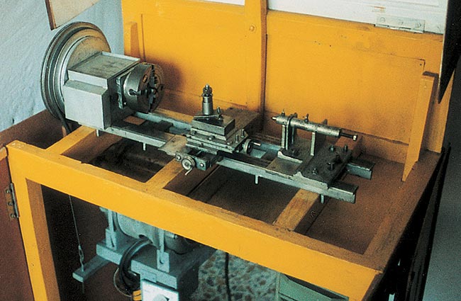 How to Build a DIY Lathe Stand: A Sturdy Workshop Project