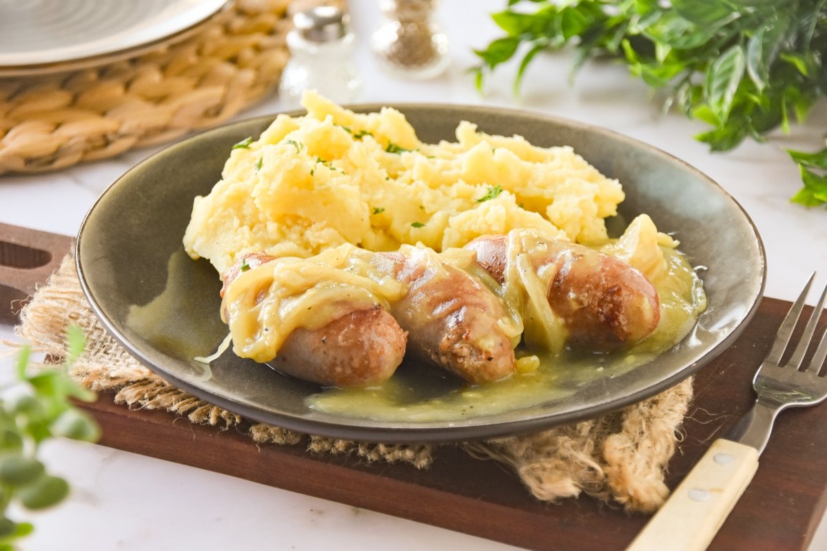 Bangers and Mash Recipe: Classic British Sausages and Gravy