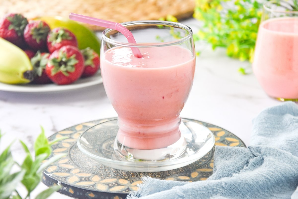 Fruit and Milk Smoothie Recipe: Easy Nutritious Drink