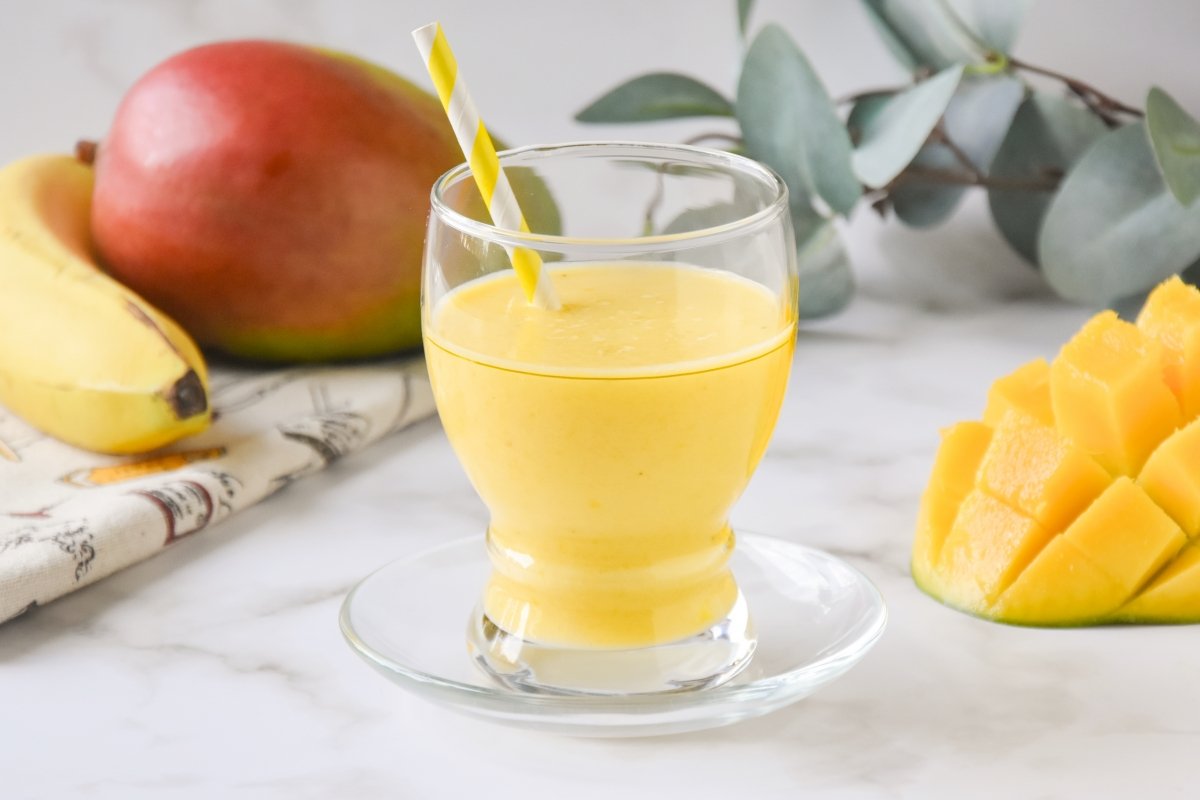 Mango Smoothie Tropical Healthy Drink Recipe - grandgoldman.com