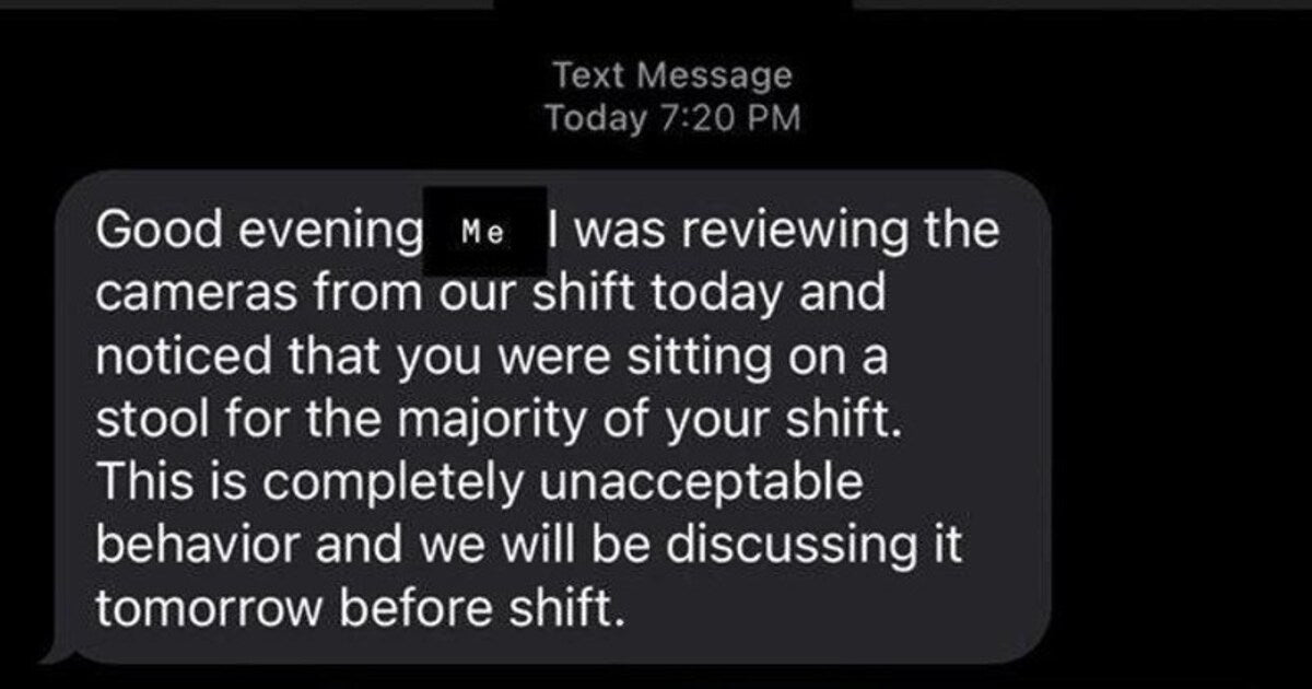 Boss Berates Broken-Footed Employee For Sitting At Work, Shocked When They Quit - grandgoldman.com