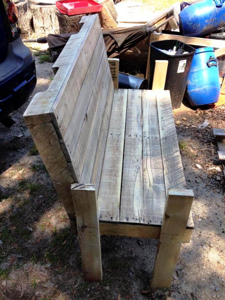 Build your own wooden bench for the outside of your home - grandgoldman.com
