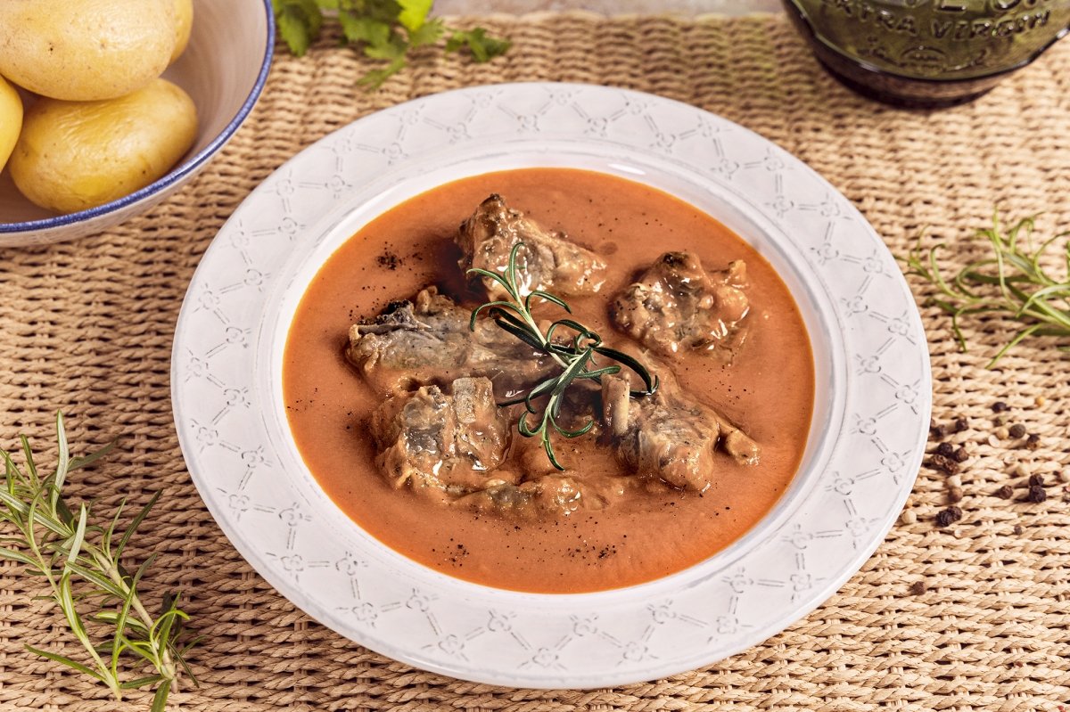 Cabrito Guisado: Traditional Spanish Goat Stew