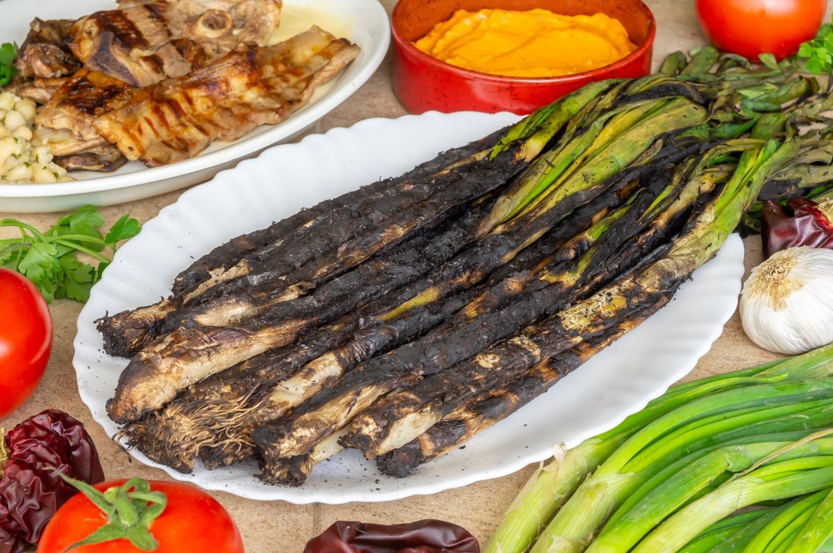 Calçots a la Brasa Recipe: Catalan Grilled Onion Classic