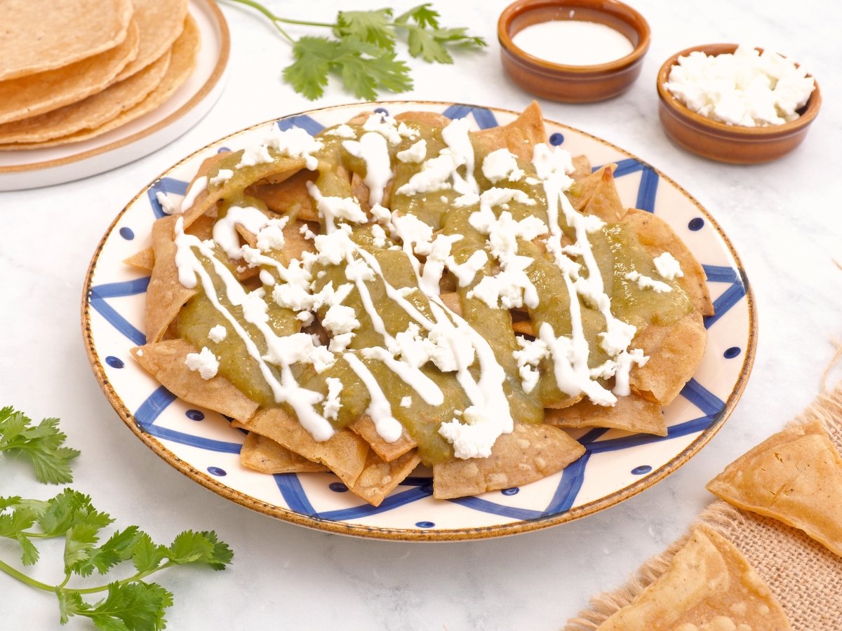 Chilaquiles Mexicanos Recipe: Easy Green Salsa Breakfast