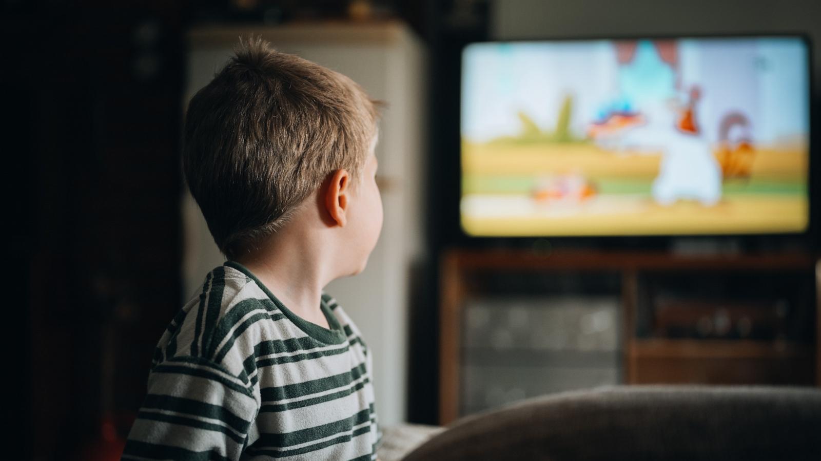 UK Issues New Screen Time Rules for Young Children - grandgoldman.com