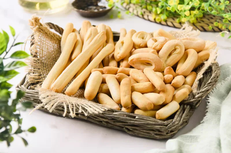 Homemade Breadsticks Recipe (Italian Grissini) - grandgoldman.com