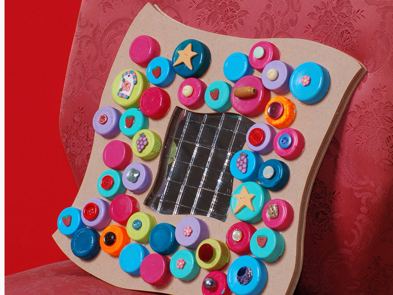DIY Frame with Bottle Caps: A Colorful Upcycling Project
