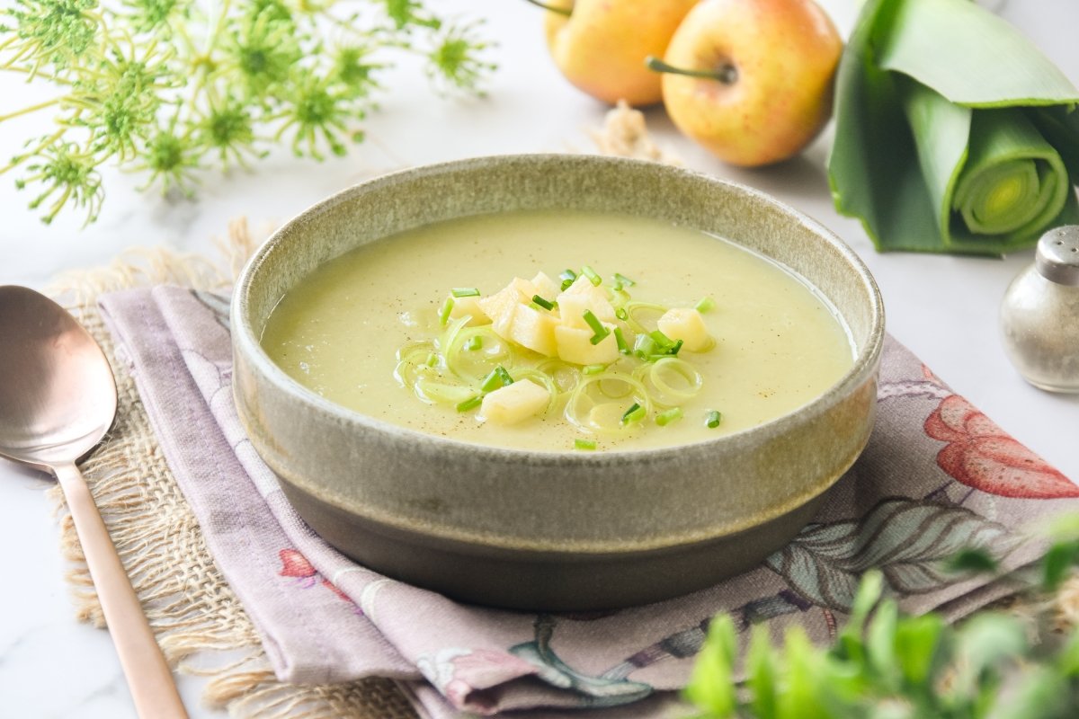 Leek and Apple Soup Recipe: Easy Spanish Comfort Classic