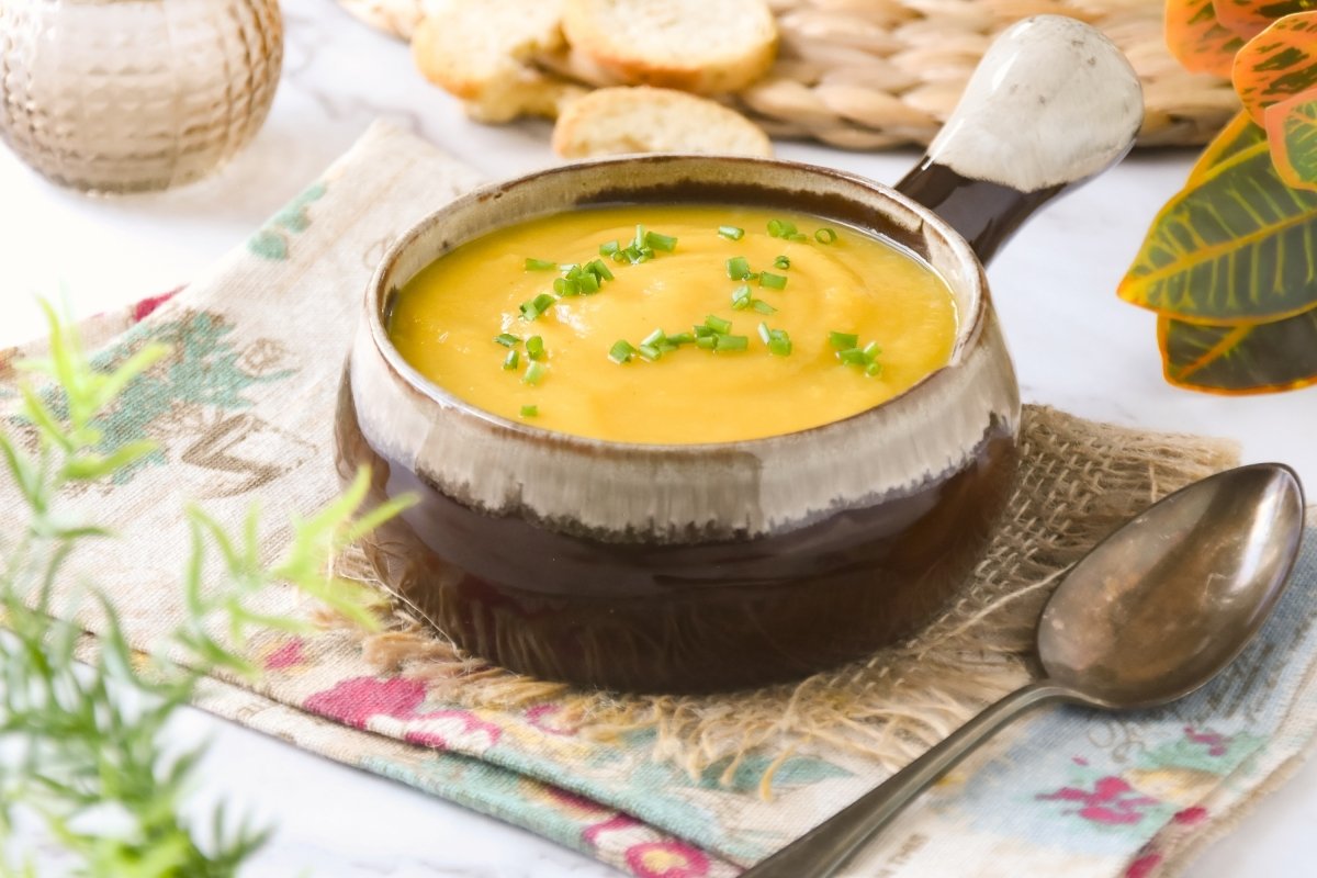 Carrot Soup Recipe: Creamy Spanish Comfort in 30 Minutes