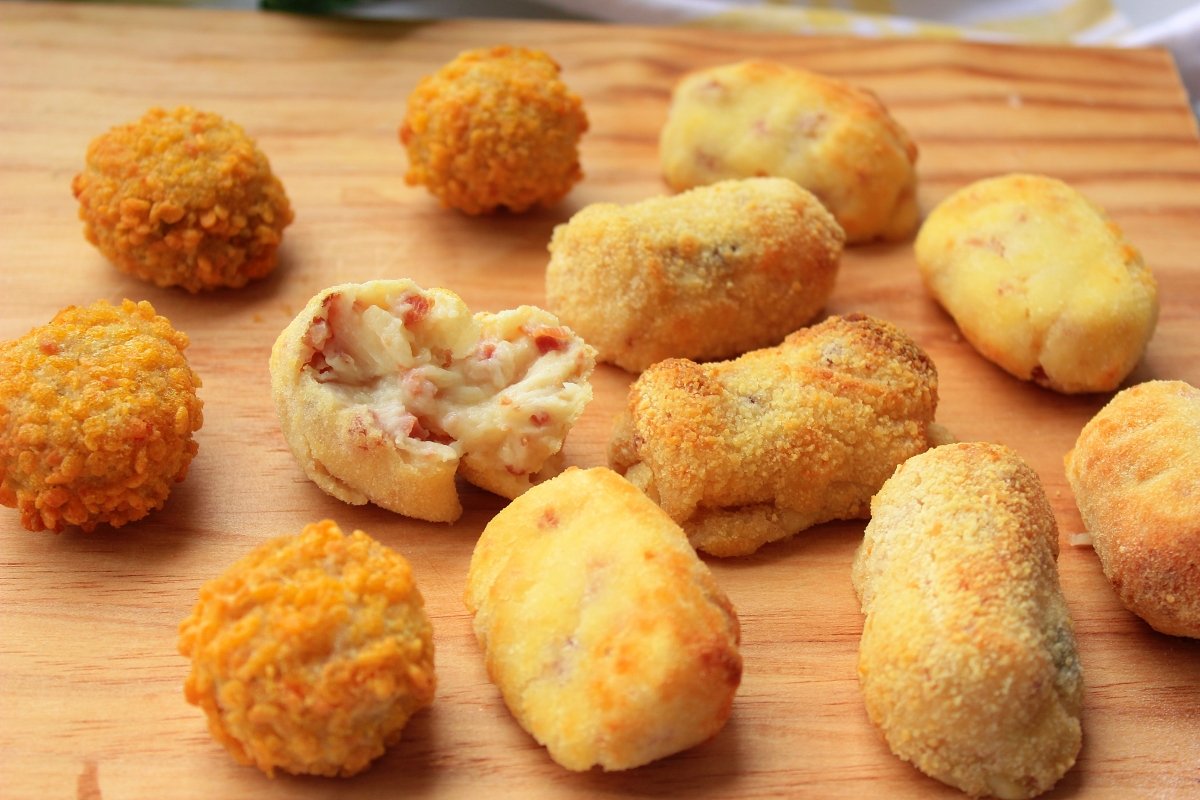 Air Fryer Croquettes Crispy Snack Recipe - grandgoldman.com