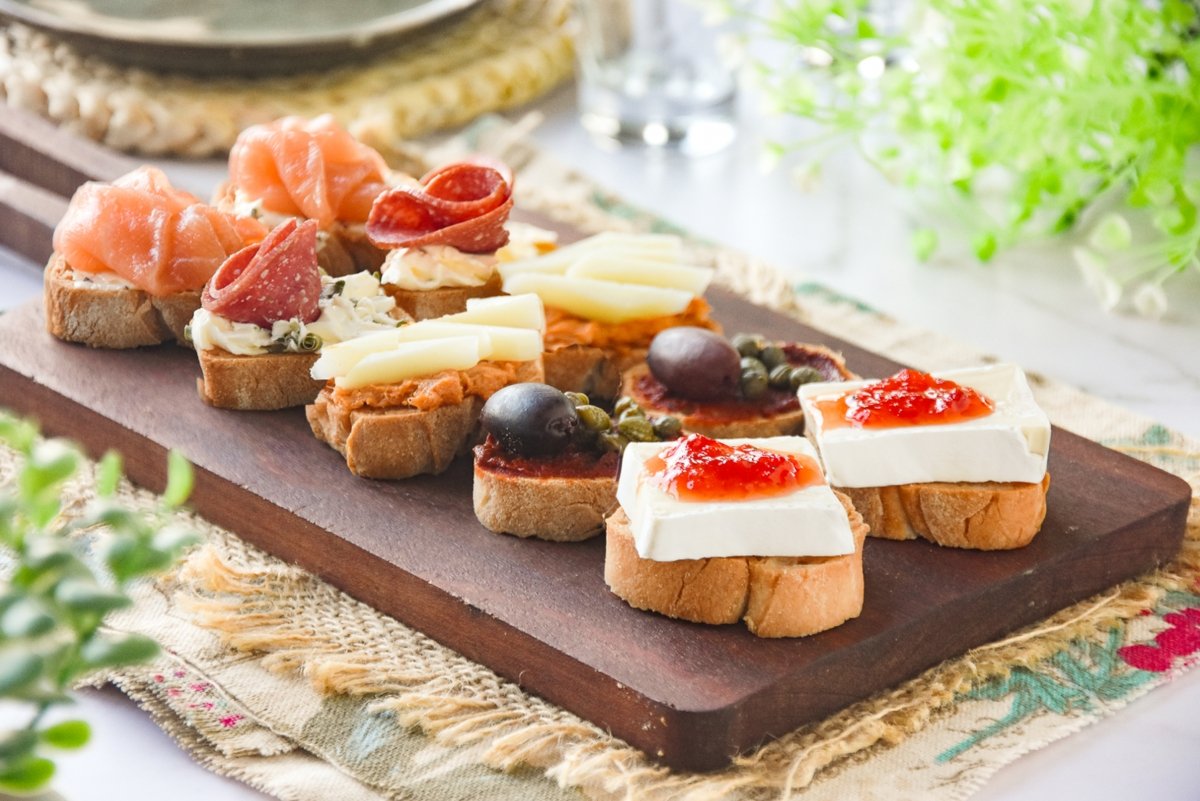 Crostini Recipe: Easy Italian Appetizer Bites for Parties