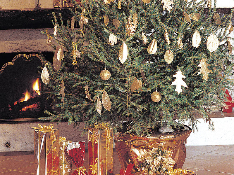 Gold and Natural DIY Christmas Decorations with Nuts, Berries, Leaves, and