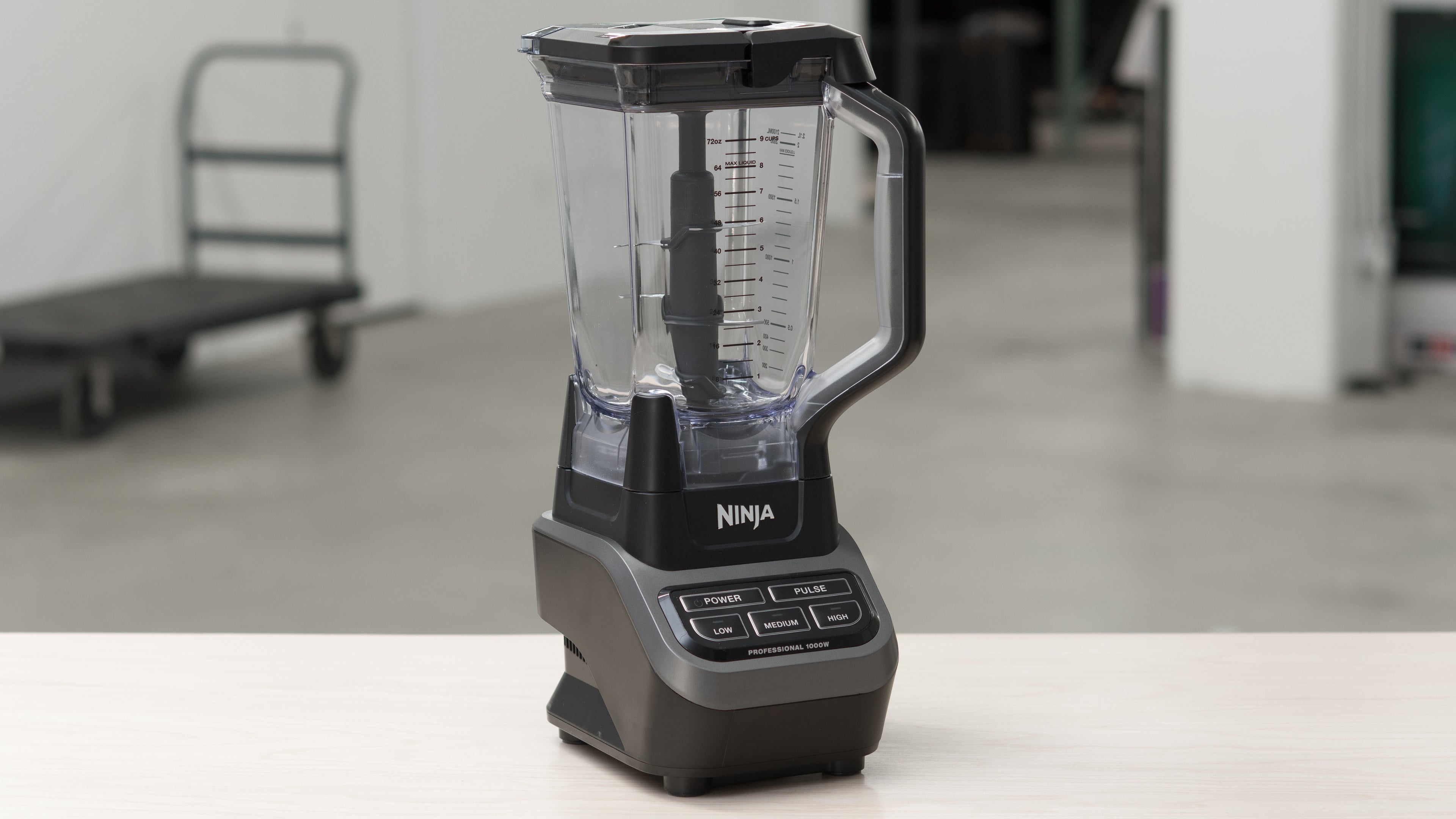 Ninja NJ601AMZ Professional 1000-Watt Blender Review - grandgoldman.com