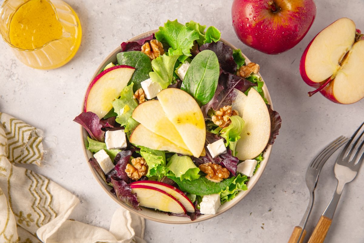 Apple Salad Recipe: Fresh, Crunchy and Ready in 5 Minutes