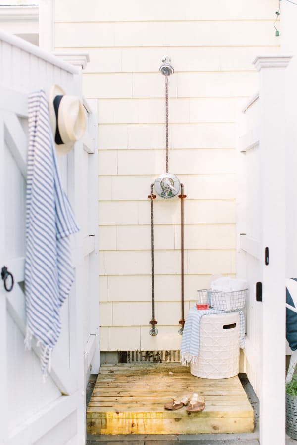 Outdoor showers for your home - grandgoldman.com