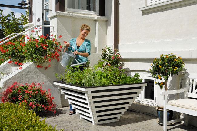 DIY Outdoor Planter: Build a Stunning Inverted Pyramid