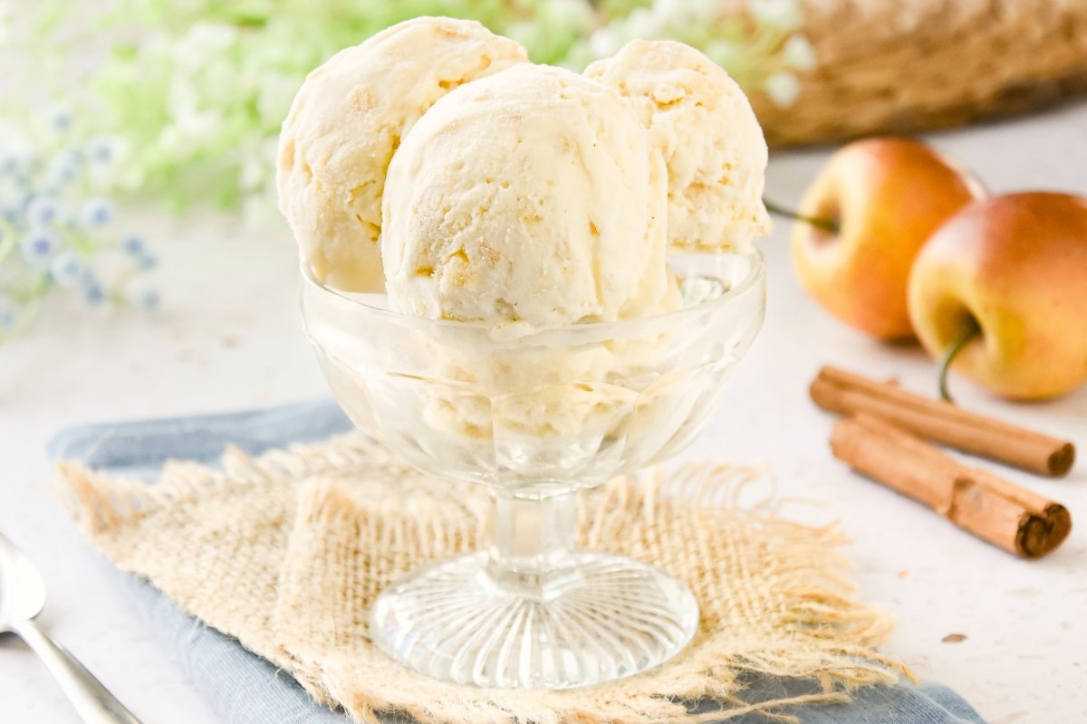 Apple Ice Cream Recipe: Creamy Spanish Frozen Dessert