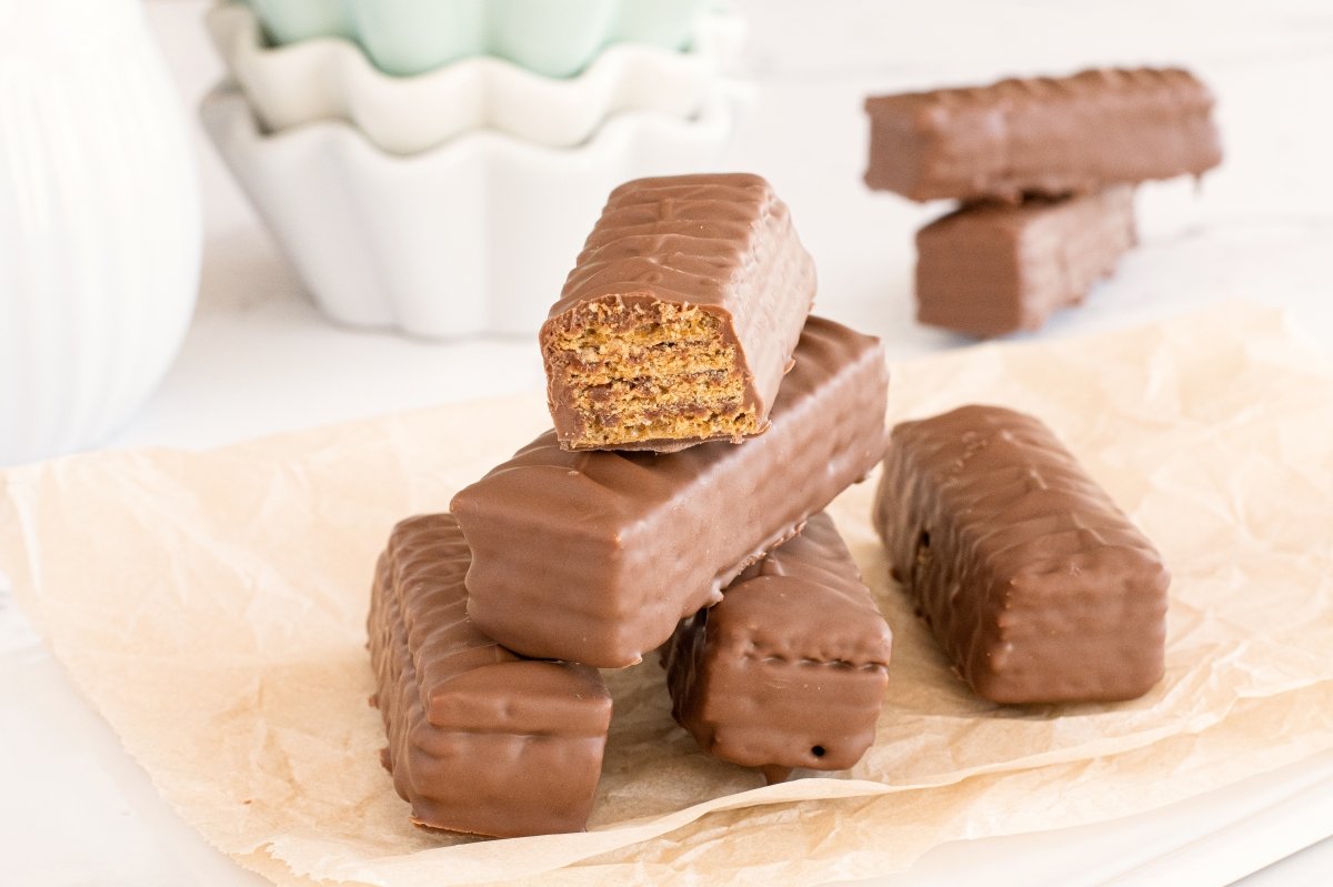 Huesitos Caseros: Easy Spanish Chocolate Treat with Crunchy Almonds
61