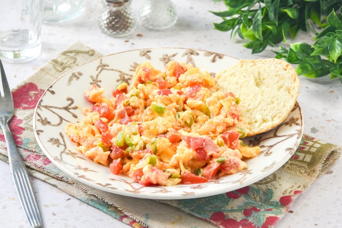 Huevos Pericos Recipe: Quick Colombian Scrambled Eggs