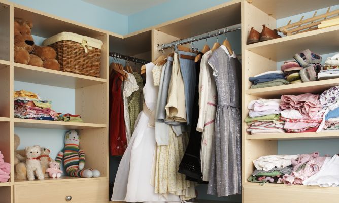 Tips to avoid moths and humidity in clothes in the closet - grandgoldman.com