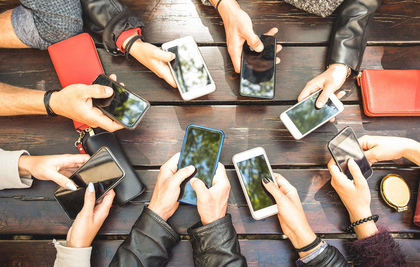 The future of smartphones: Completely wireless, without ports and buttons