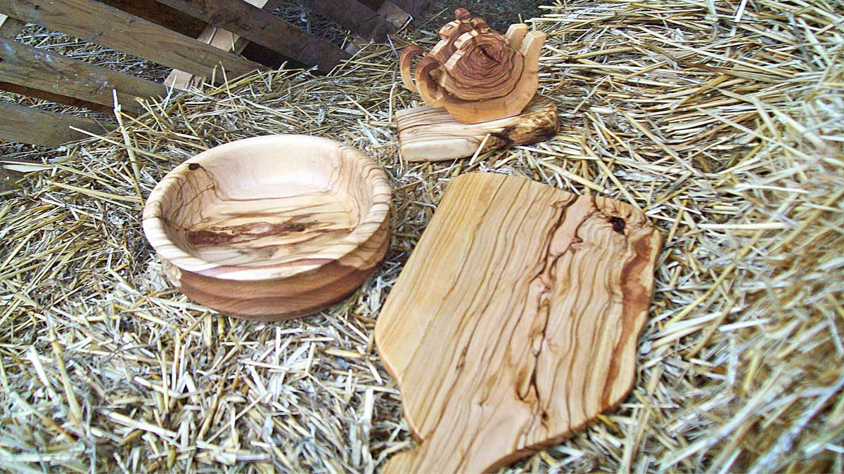 Olive Woodworking: Build Rustic Accessories for Your Home