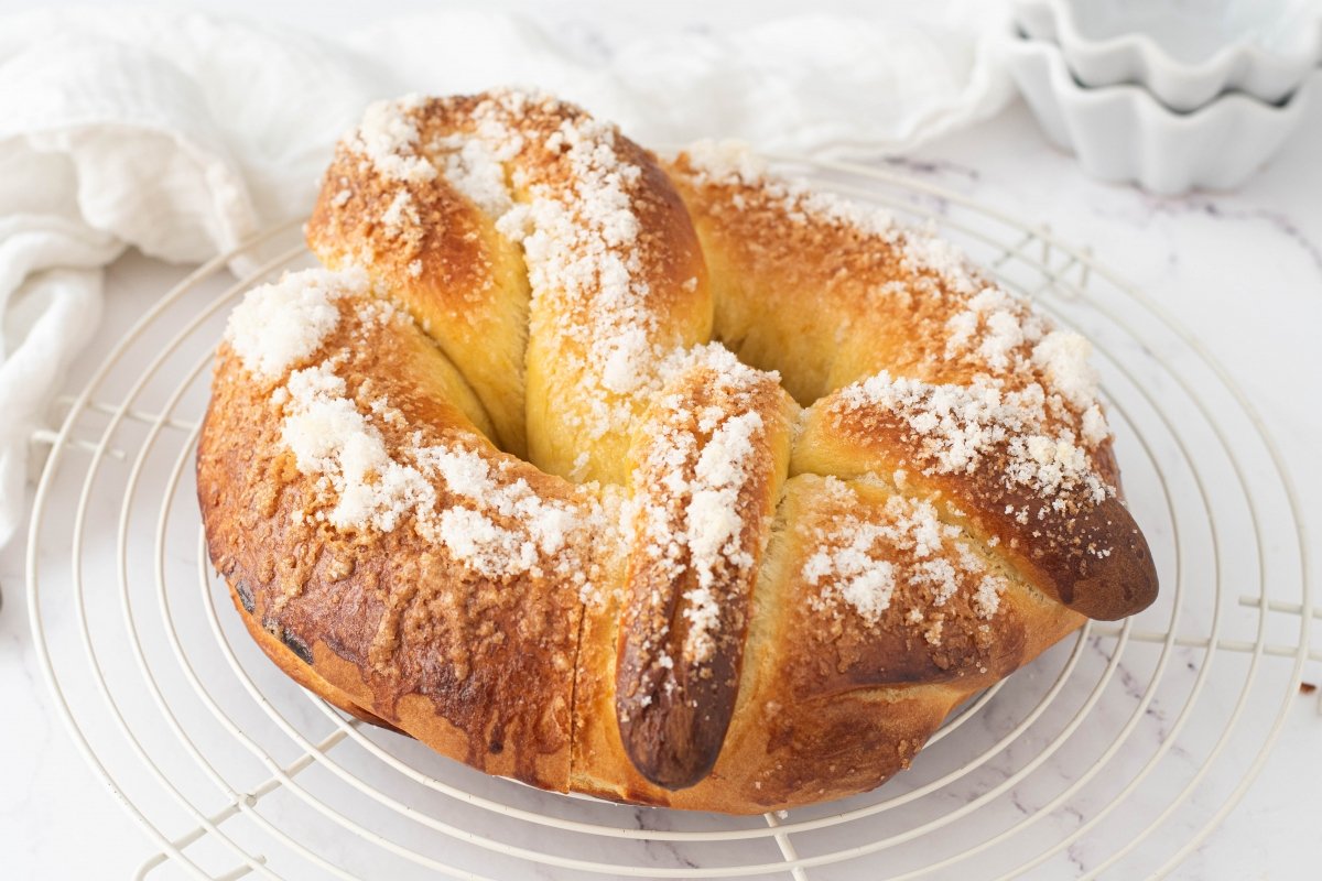 Lluecas: Traditional Sweet Bread from Cuenca, Ecuador (59 characters)