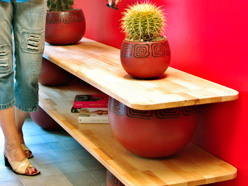 DIY Shelves on Flower Pots: A Clever Entryway Solution