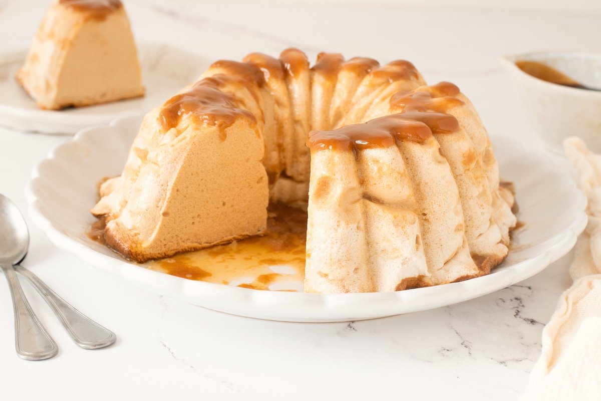 Molotof: Airy Portuguese Egg White Pudding Dessert (52 characters)