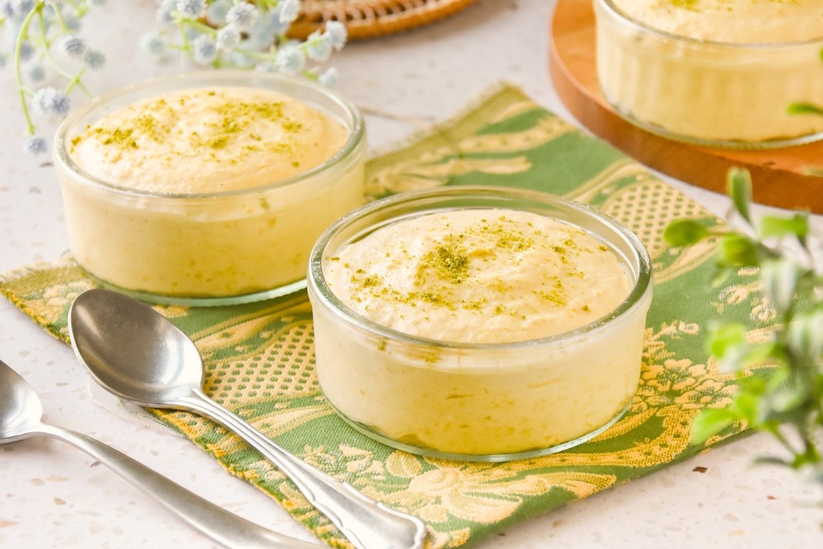 Mango Mousse Light Creamy Dessert Recipe - grandgoldman.com