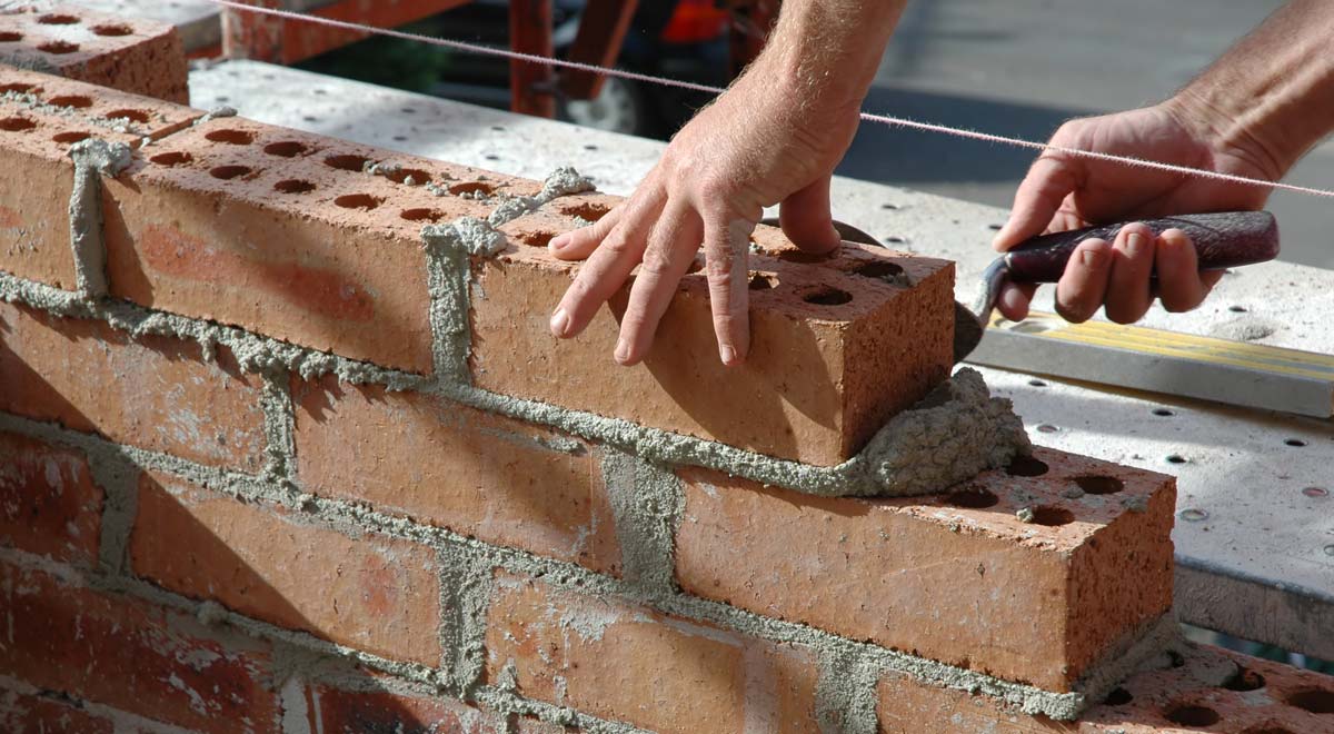 Brick Garden Wall: How to Build It Quickly