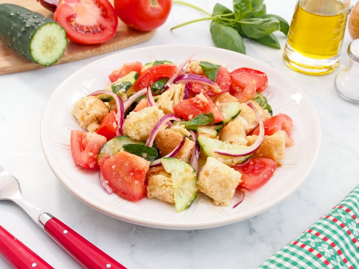 Panzanella Recipe: Classic Tuscan Bread and Tomato Salad