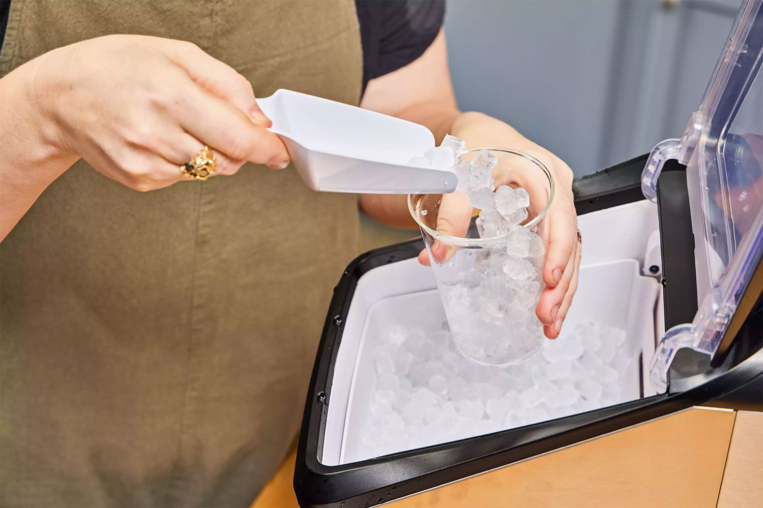 Silonn Stainless Ice Machine Review: Durable & Fast Production - grandgoldman.com