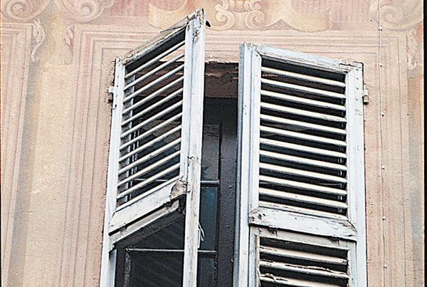 How to Reinforce Shutters: A Complete DIY Guide