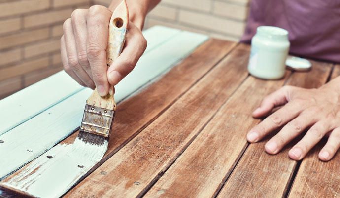 Stripping technique on wooden floor - grandgoldman.com