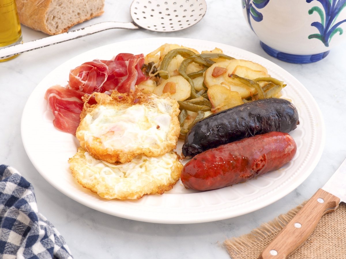 Plato Alpujarreño: Authentic Andalusian Mountain Feast
