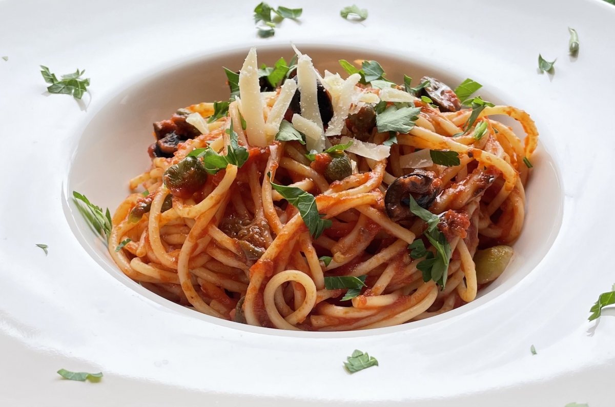 Spaghetti Puttanesca Recipe: Bold Italian Pasta Classic