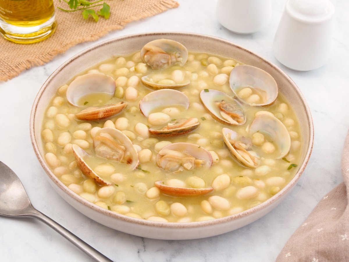 Pochas with Clams Recipe: Hearty Navarra Bean Stew