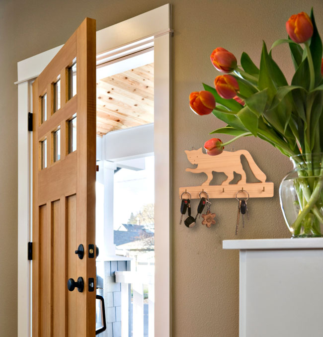 DIY Wall-Mounted Cat Key Holder: A Fun Woodworking Project