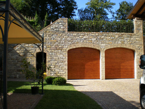 Garage Doors: Style, Insulation & Smart Design for Your Home