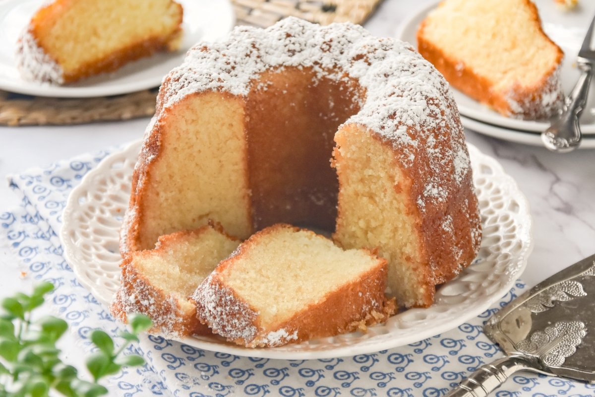 Spongy Queque: Easy Latin American Pound Cake with Citrus Zest